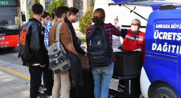 ABB’den üniversite öğrencilerine sıcak yemek ikramı