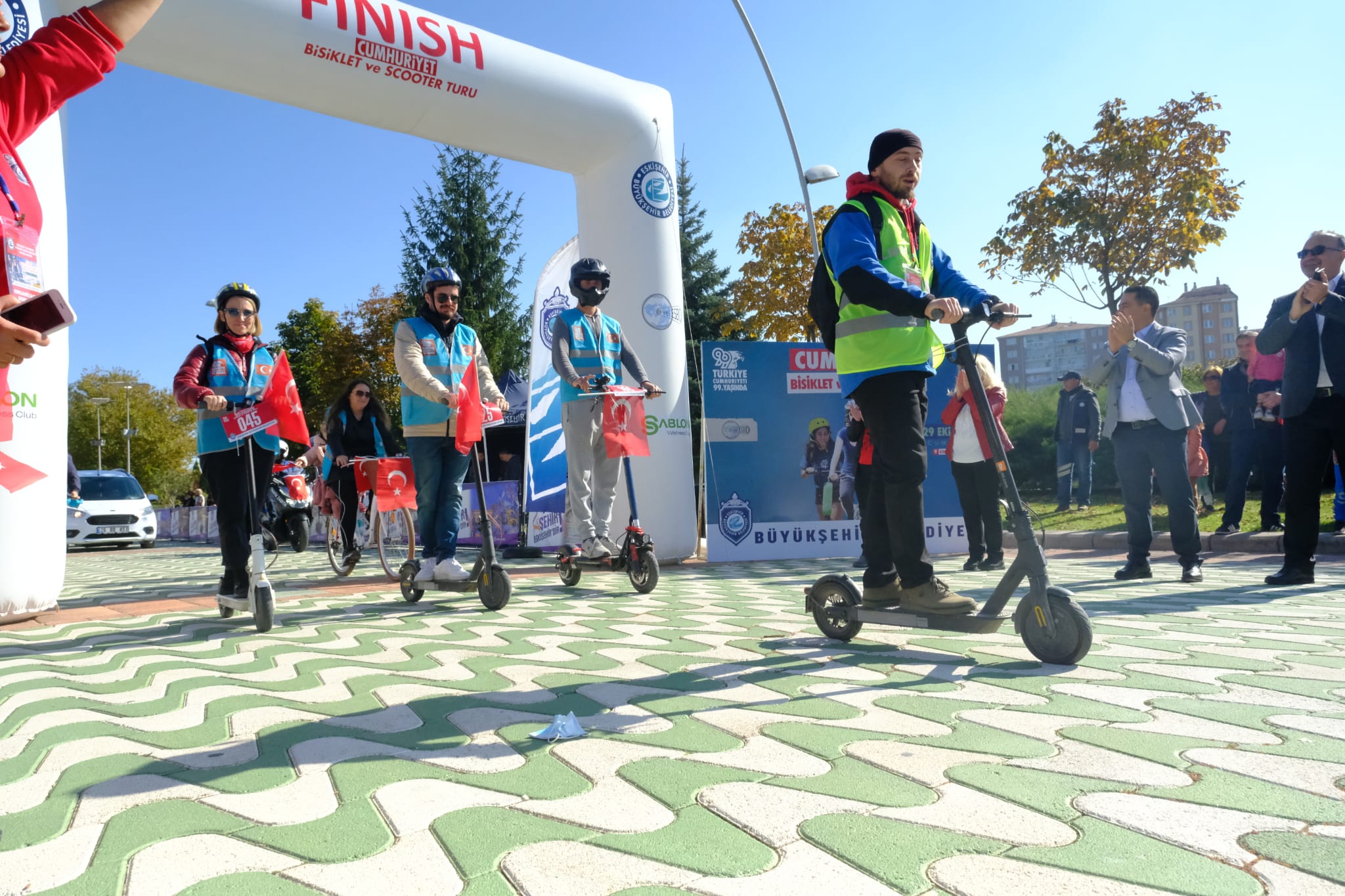 Eskişehir'de “Cumhuriyet Bisiklet ve Scooter Turu” düzenlendi
