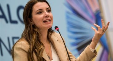 İZKİTAP’a ilk gün yoğun ilgi