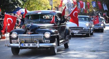 Kadıköy’de Büyük Cumhuriyet Yürüyüşü Öncesi Renkli Görüntüler