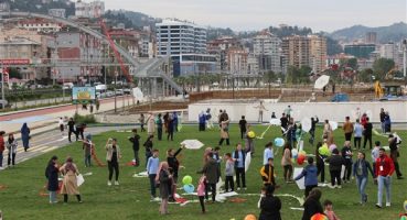 Rize’den engelli çocuklara uçurtma şenliği