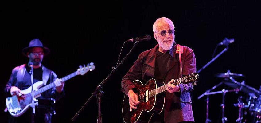 yusuf-islam-turkiyedeki-ilk-konserini-beyoglu-kultur-yolu-festivalinde-verdi.jpg