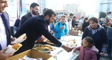 Bağcılar’da hamsi ve kemençe keyfi