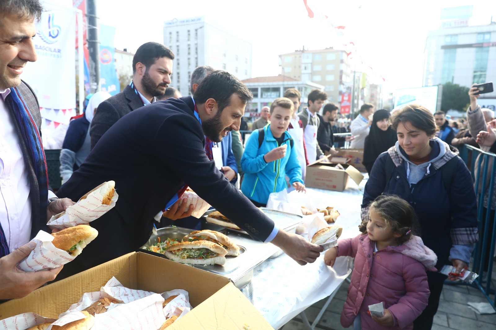 Bağcılar’da hamsi ve kemençe keyfi
