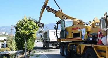 Demre’de yağmur suyu kanalları temizleniyor