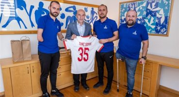 Dünya şampiyonu Ampute Milli Takımı’nın kalecisi Erdi Arslan İzmir’in gururu oldu