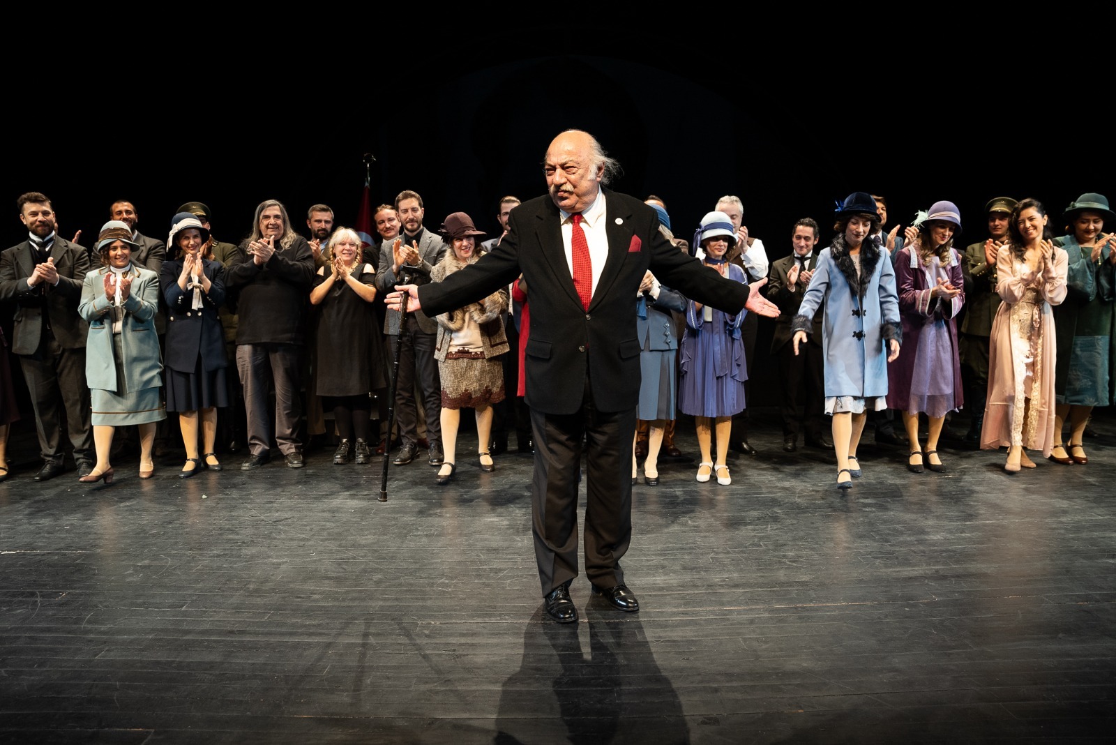 İzBBŞT’nin “Benim Naçiz Vücudum” adlı oyununun prömiyeri yapıldı