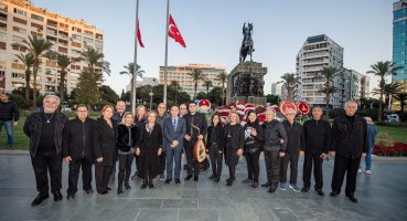 İzmir, Ata’ya saygı için yürüdü