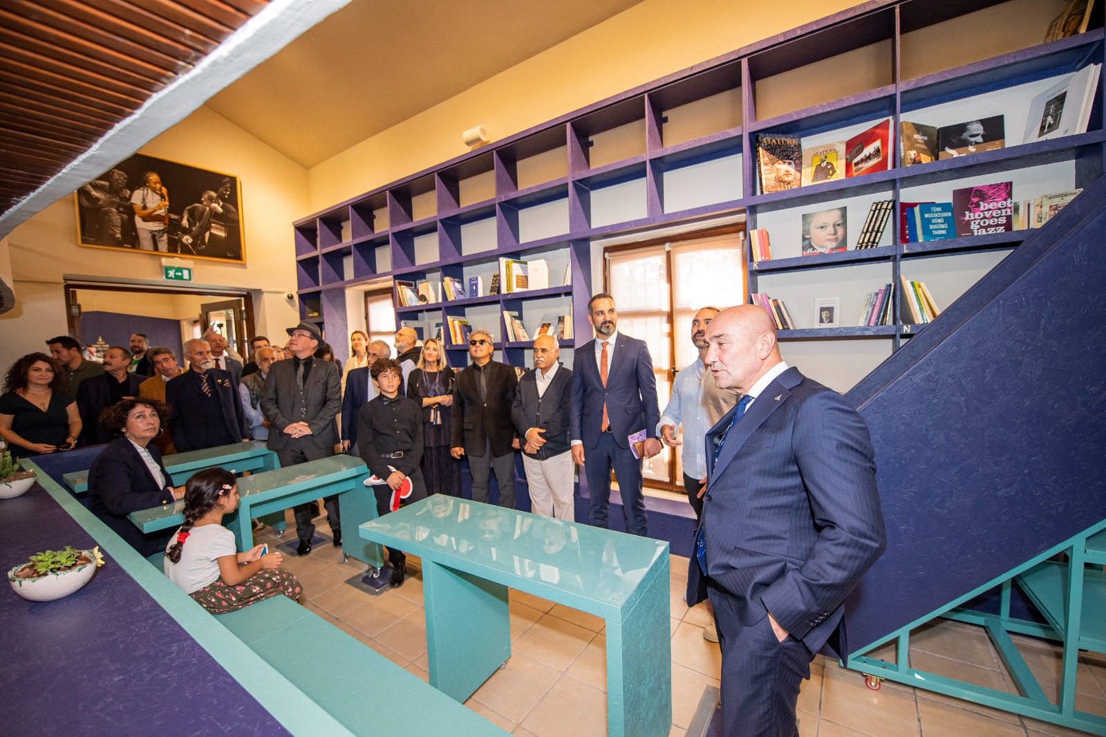 İzmir'de "Müzik Kütüphanesi" hizmete açıldı