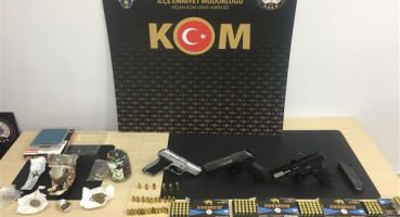 Keşan’da bir evde silah ve uyuşturucu ele geçirildi