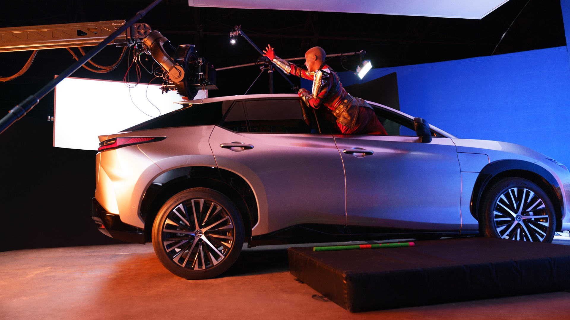 Lexus, Black Panther: Yaşasın Wakanda galasını yeni RZ 450e ile elektriklendirdi