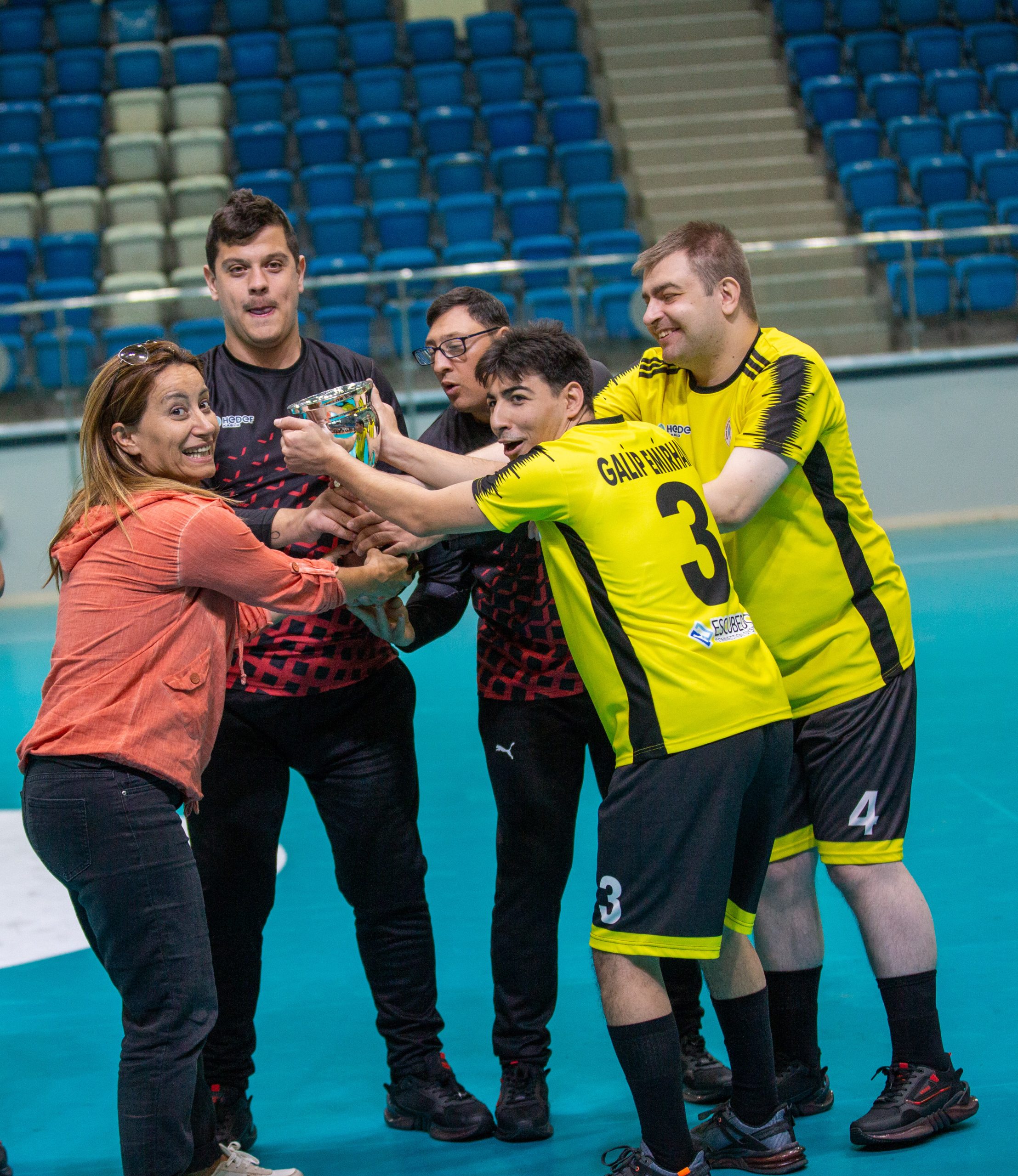 Manisa Otizm Hentbol Takımı, THF'nin konuğu oldu