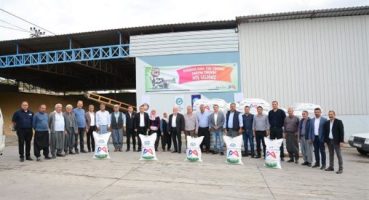 Mersin’den Tarsuslu üreticiye 7 ton yem tohumu desteği