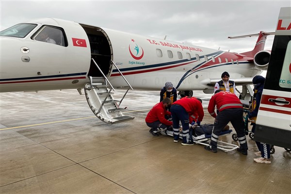 Rize'den uçak ambulansla İstanbul'a hasta sevk edildi