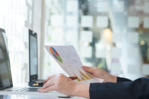 US: "Nonfarm payroll growth exceeds expectations in october"