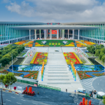 Xi: "Yol ayaklarınızın altında uzanırken, ışık ileriyi aydınlatır"