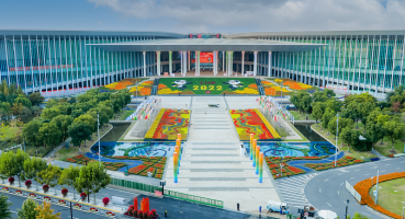 Xi: “Yol ayaklarınızın altında uzanırken, ışık ileriyi aydınlatır”