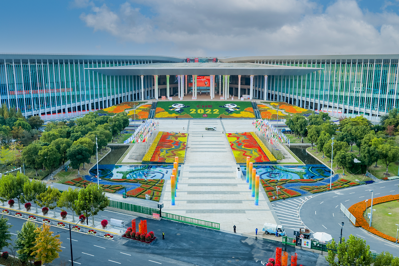 Xi: "Yol ayaklarınızın altında uzanırken, ışık ileriyi aydınlatır"