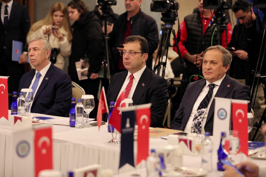 11 büyükşehir belediye başkanı Konya’da buluştu