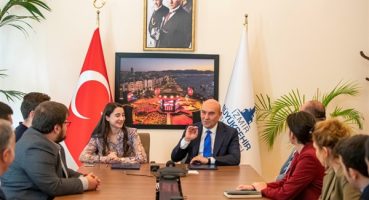 Başkan Soyer Gençlik Örgütleri Forumu Derneği ile protokol imzaladı