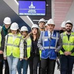 baskan-tunc-soyer-izmirin-yeni-metrosunda-universite-ogrencileriyle-bulustu.jpg
