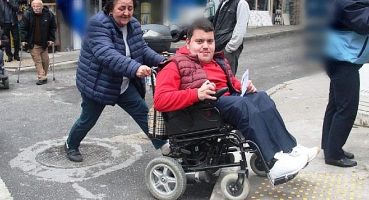 Konak’ta engelsiz yol için yürüdüler