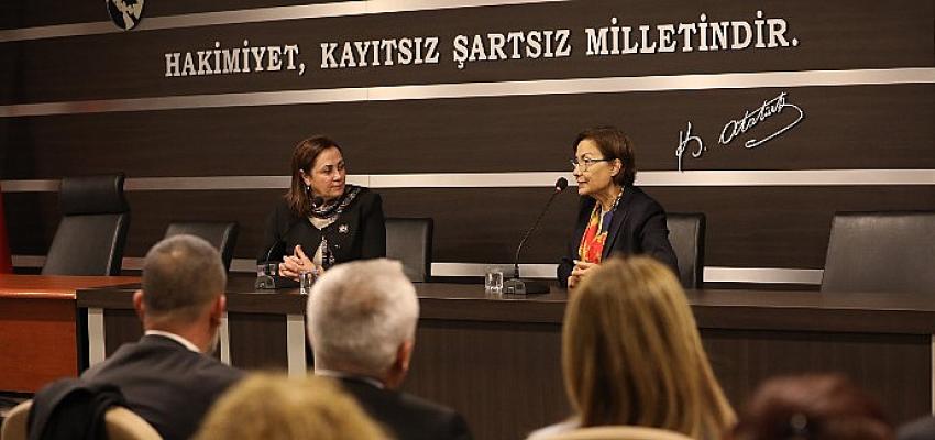 narliderede-kadin-siyaset-ve-demokrasi-konusuldu.jpg