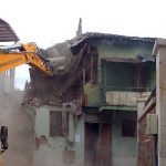 tehlike-sacan-metruk-binalar-yikiliyor.jpg