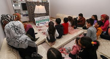 Van Büyükşehir Belediyesi Engelli Çocuklar İçin Evlerde Sahne Kuruyor