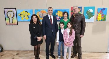 10 Yaşındaki Ressam Deren Polat Gölcük'te Sergi Açtı