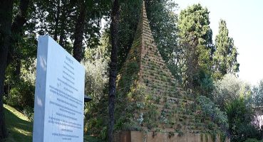 Agnes Denes'in “Yaşayan Pramit" Eseri Dört Mevsim Sakıp Sabancı Müzasi'nde