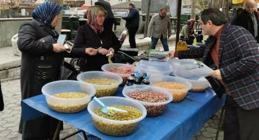 CHP’li Keleş, Pamukova pazar esnafını ziyaret etti