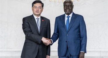 Çin Dışişleri Bakanı Qin, Afrika Birliği Komisyonu Başkanı Mahamat’la görüştü