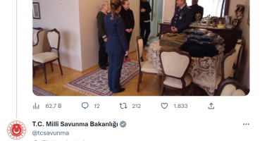 Hatice teyze, askerlere bere ve boyunluk hediye etti