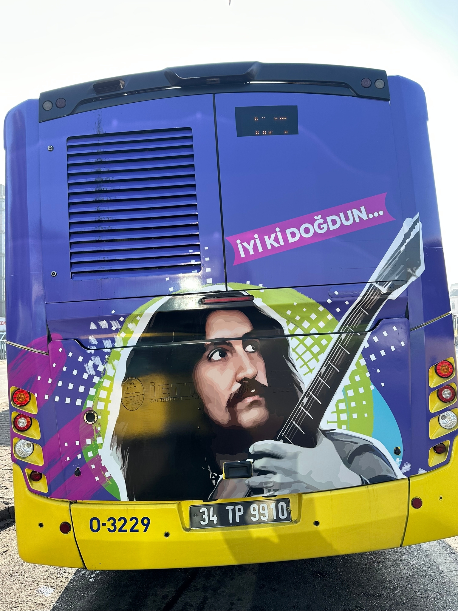 İETT aracı, Barış Manço'nun doğum yıl dönümü için tasarlandı