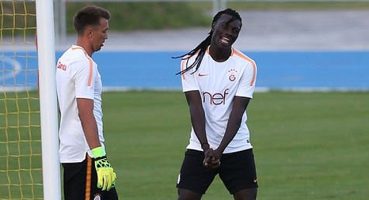 Muslera ve Gomis'ten Örnek Kaptanlık: “Primler Herkes İçin Eşit Olmalı…''