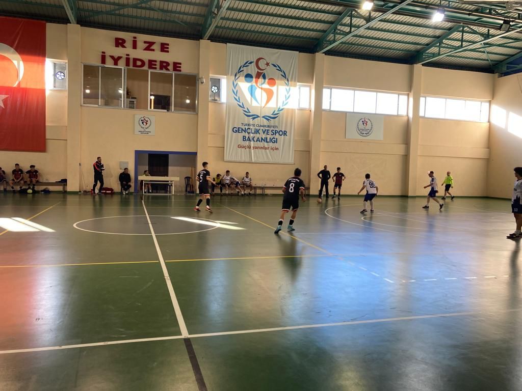 Rize'de Futsal Gençler A Kategorisi İl Birinciliği müsabakaları tamamlandı