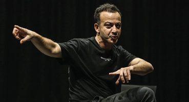 Zorlu PSM'nin Yeni Oyunu “Kibritin Ucunda" Rıza Kocaoğlu'nun Eşsiz Performansı ile 25 Ocak'ta Prömiyer Yapıyor!