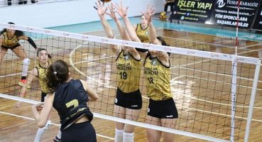 Altınoluk Voleybol Rahat Kazandı