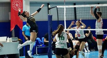 Altınoluk Voleybol yoluna kayıpsız devam ediyor