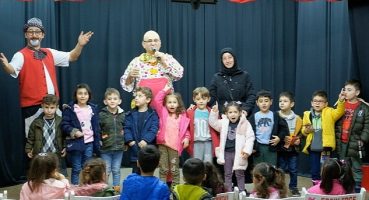 Canik'te Miniklerin Tiyatro Sevinci