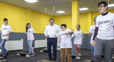 Konak Engelsiz Yaşam Köyü'nün yeni spor salonu faaliyete geçti