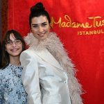 sinema-ve-televizyon-dunyasinin-basarili-oyuncusu-tuba-buyukustun-madame-tussauds-istanbulun-yildizlar-gecidindeki-yerini-aldi.jpg