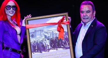 Gülşen Antalyalıları coşturdu