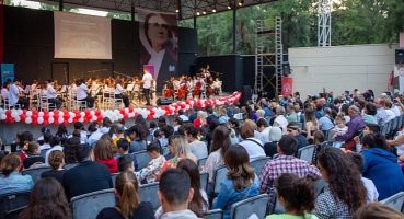 İzmirliler, İnci Vakfı Çocuk ve Gençlik Orkestrası'yla 19 Mayıs coşkusunu dolu dolu yaşadı