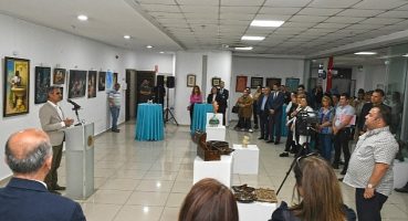 Karabağlar Belediyesi personelinden karma sergi  “Sanatlarını konuşturdular"