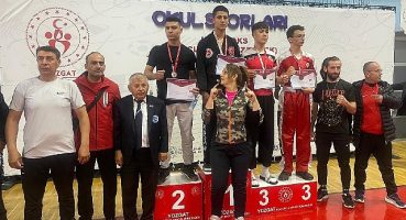 İzmirli Öğrencilerden Yeni Madalyalar