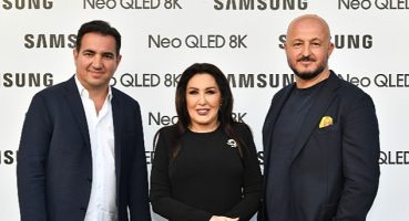 Samsung, Nükhet Duru'nun eşsiz sahne performansıyla   2023 model televizyonlarını İzmir'de tanıttı