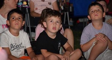 İznik'te Açık Hava Sinemasına Miniklerden Yoğun İlgi