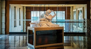 Ünlü Heykeltraş Server Demirtaş'ın ''Aşk'' adlı eseri Caresse Bodrum'da